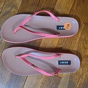 DKNY FLIP FLOPS SIZE 9